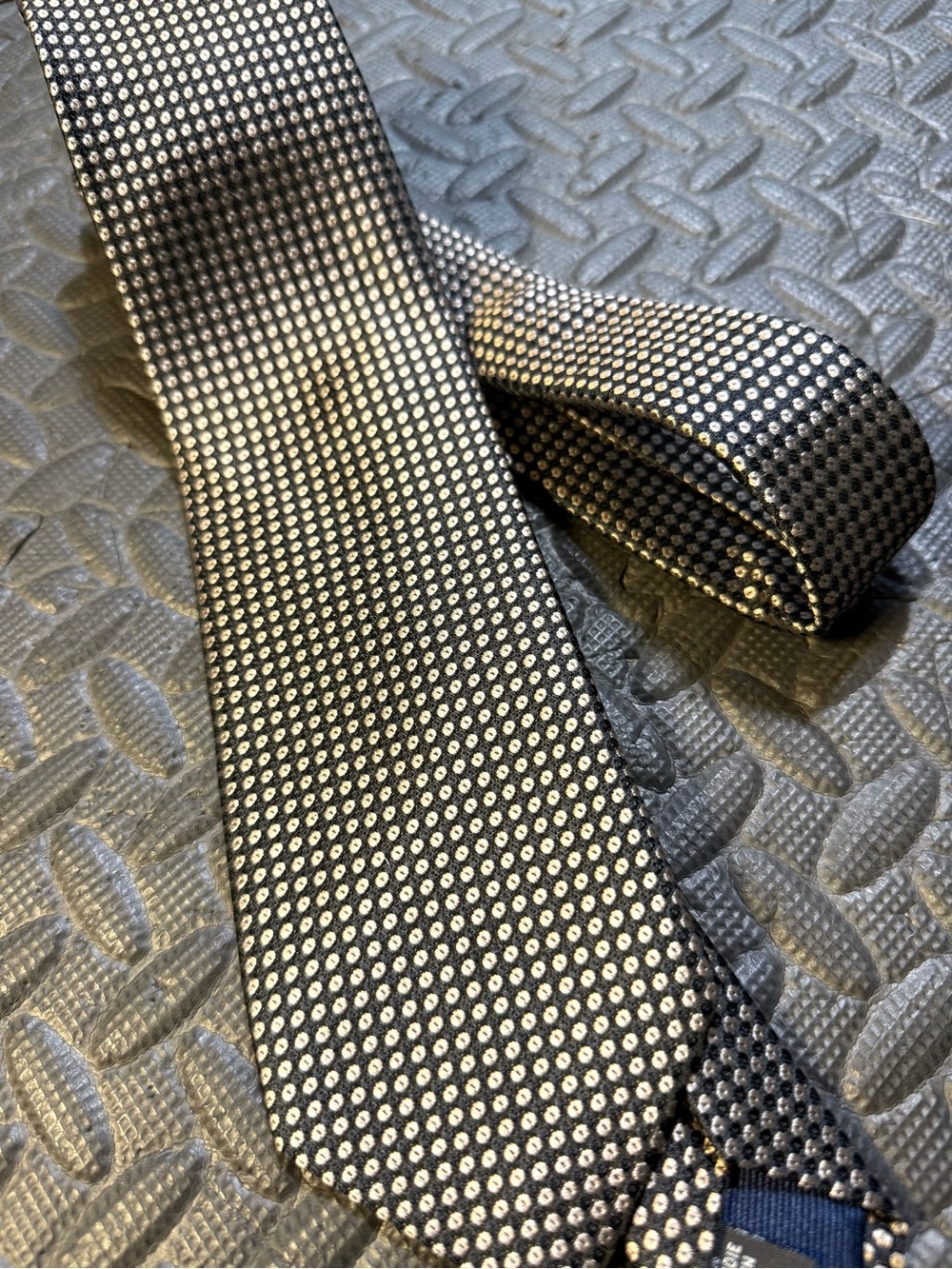 Michael Michael Kors Men’s 100% Silk Necktie Black Tan Micro Dot Geometric Tie